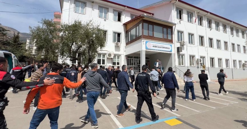 Okul saldırısında can kaybı 9'a çıktı